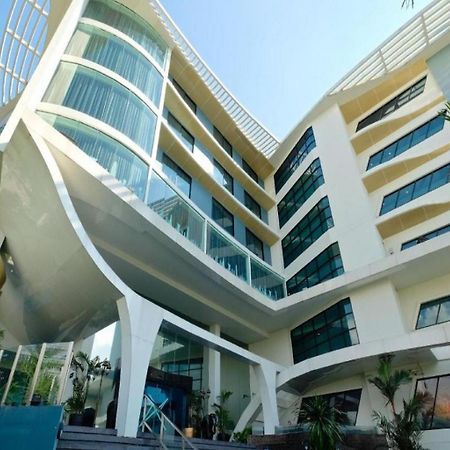 The Xtreme Suites Бангкок Экстерьер фото