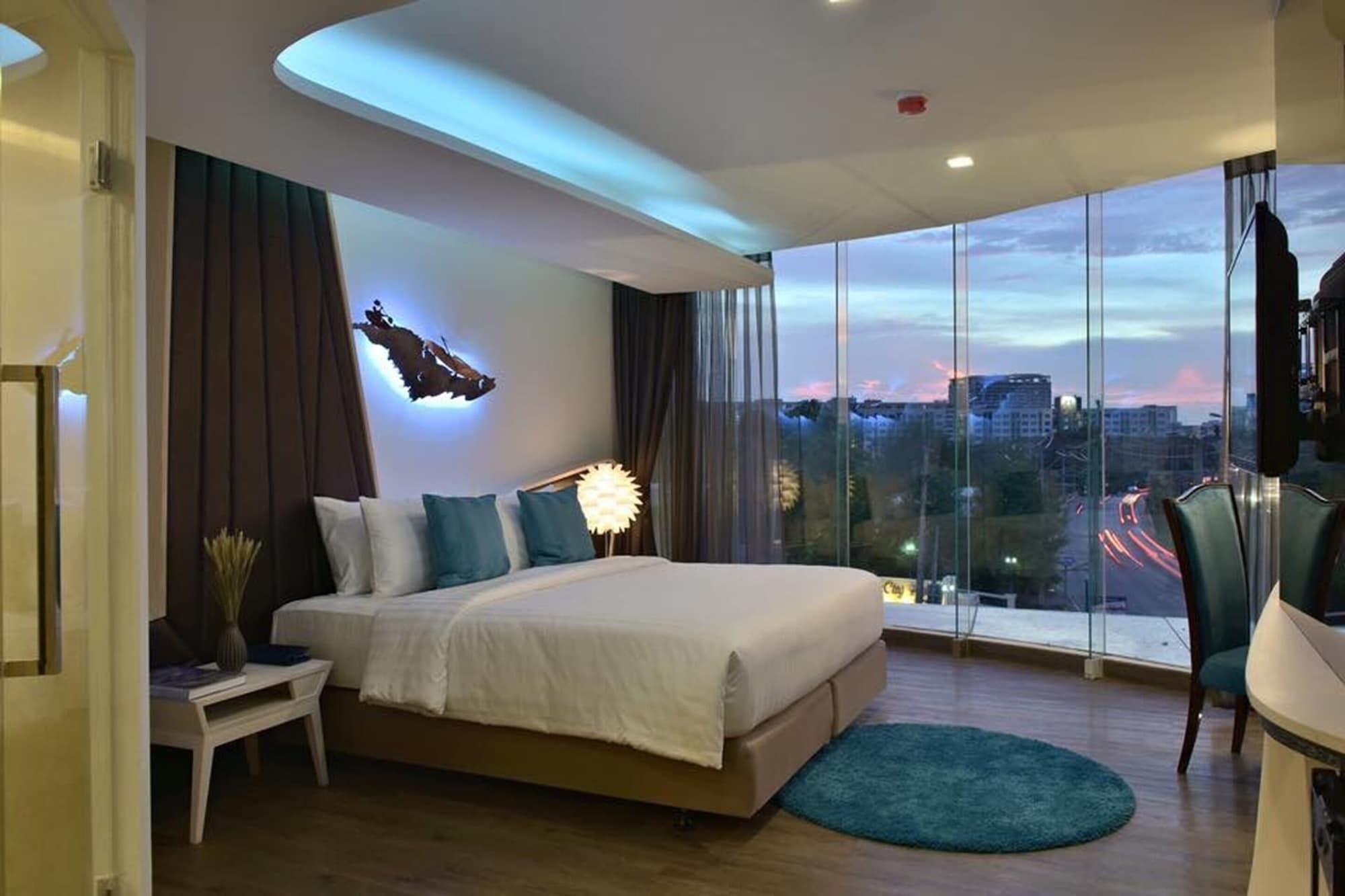 The Xtreme Suites Бангкок Экстерьер фото